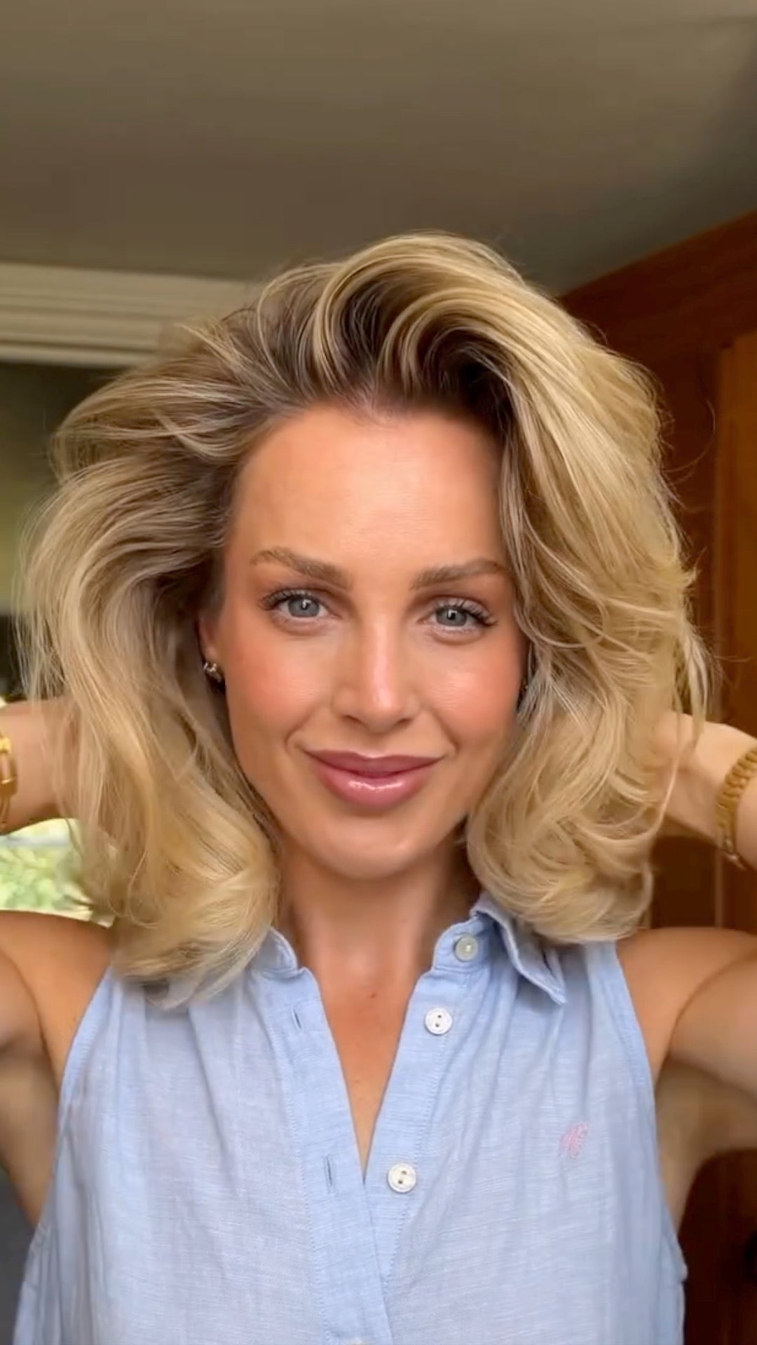 Chloe Rose smiling with voluminous blonde hair after her MONPURE scalp reset
